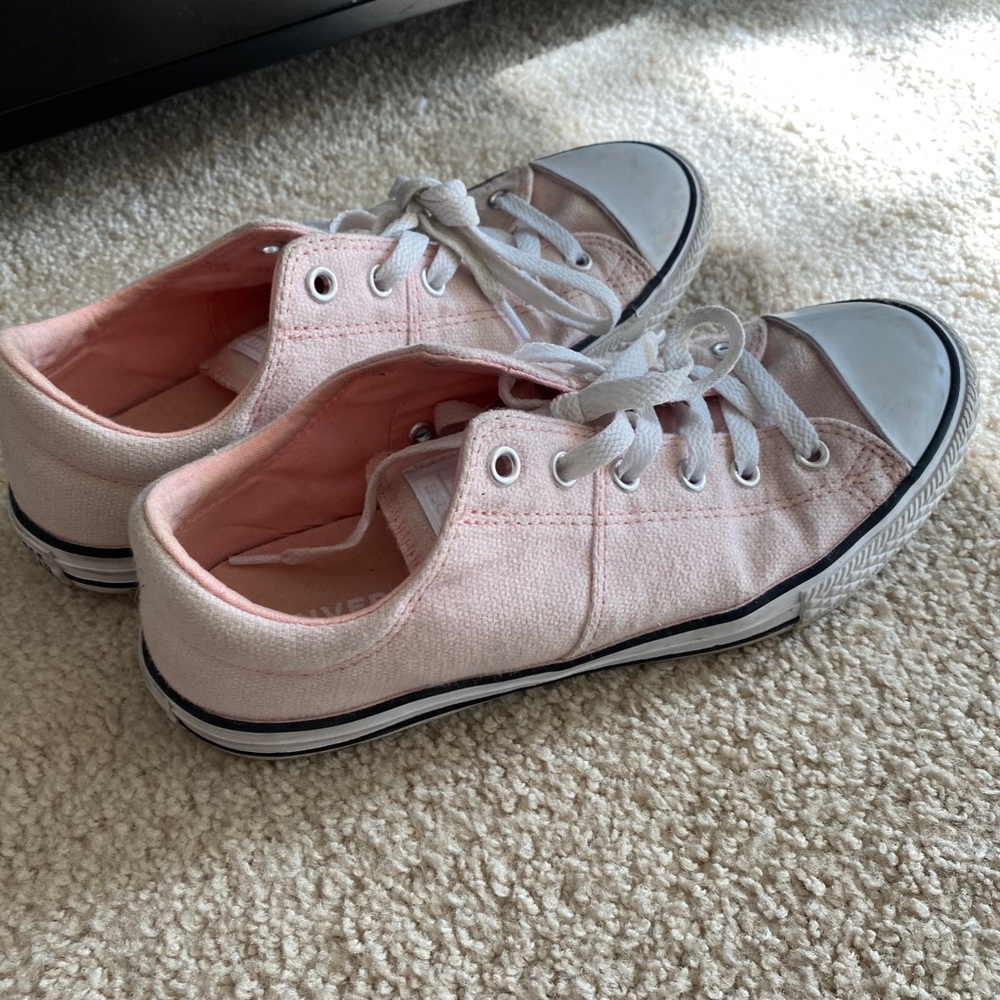 Pink Chuck Taylor - Picture 2 of 6